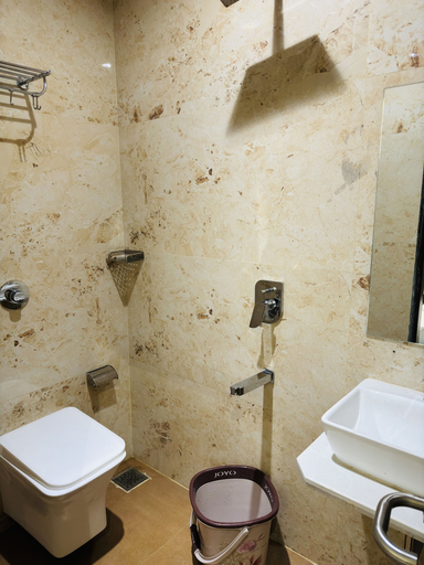Bathroom 4, Hotel Amazing, Mumbai Suburban