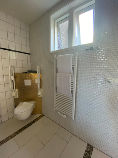 Bathroom 3, Hotel Buren, Terschelling
