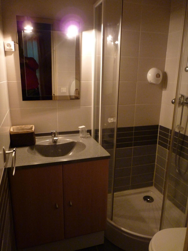 Bathroom 5, Ad Cyber-Hotel, Haute-Garonne