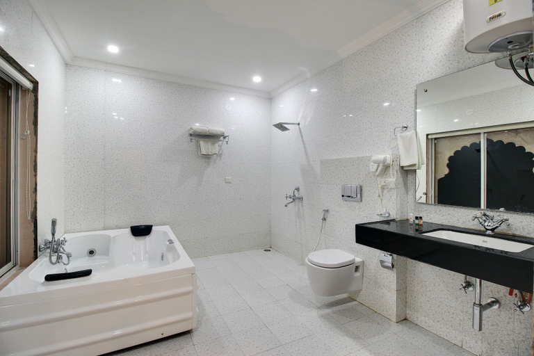 Bathroom 4, Kumbhalgarh Fort Resort, Rajsamand