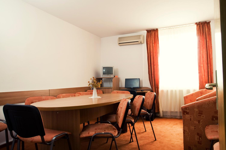 Others 5, Hotel Est, Municipiul Bucuresti