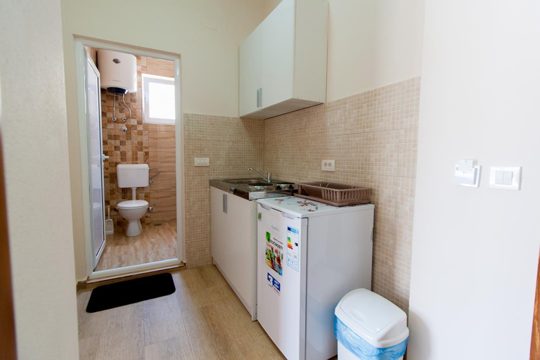 Bathroom, Moonlight Apartments