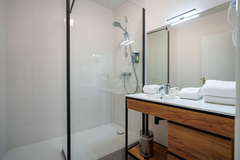 Bathroom 11