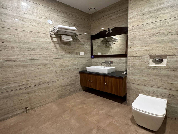 Bathroom 2, BR Resort & Club, Dewas
