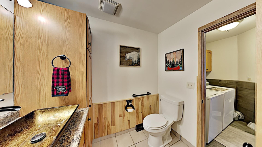 Bathroom, Oak Ridge Lake House, Sawyer