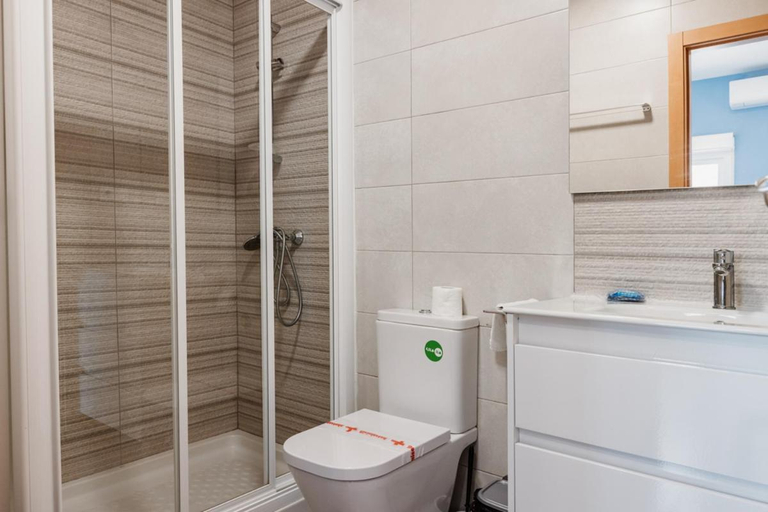 Bathroom 3, Apartamentos Turisticos Hawaii 4-5, Murcia