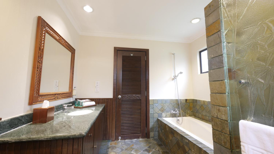 Bathroom 23
