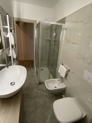 Bathroom 5, Hotel Victoria, Cuneo