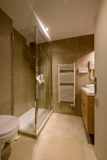 Bathroom 3, Hotel Aster Rest. Aux Arcades, Meurthe-et-Moselle