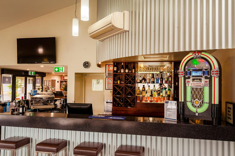 Food & Drinks 5, Station Motel, Parkes