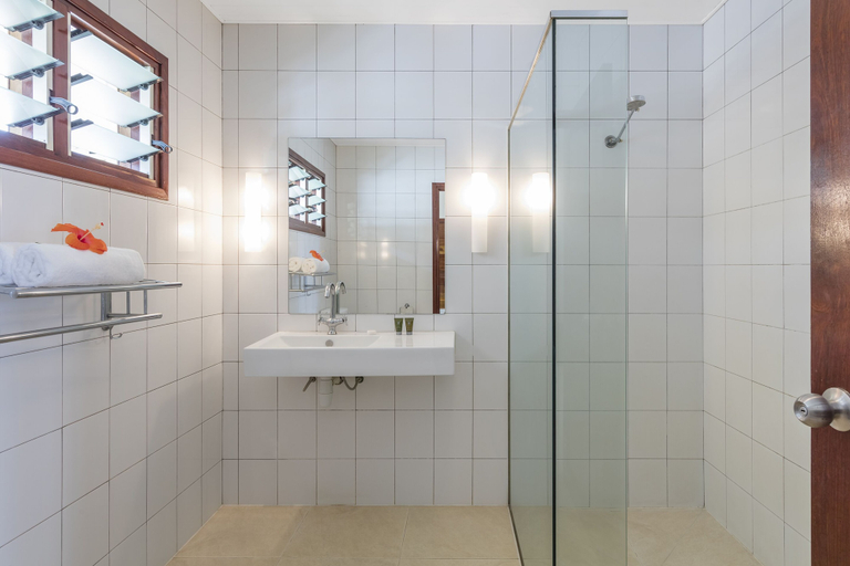 Bathroom 5, Mangoes Resort, Port Vila