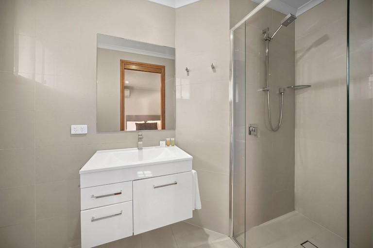 Bathroom 2, ULTIQA Village Resort, Port Macquarie-Hastings - Pt A