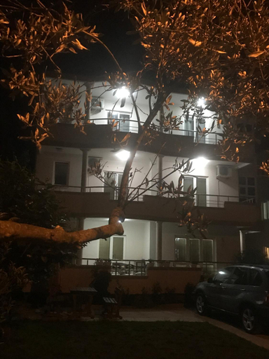 Others 5, Moonlight Apartments