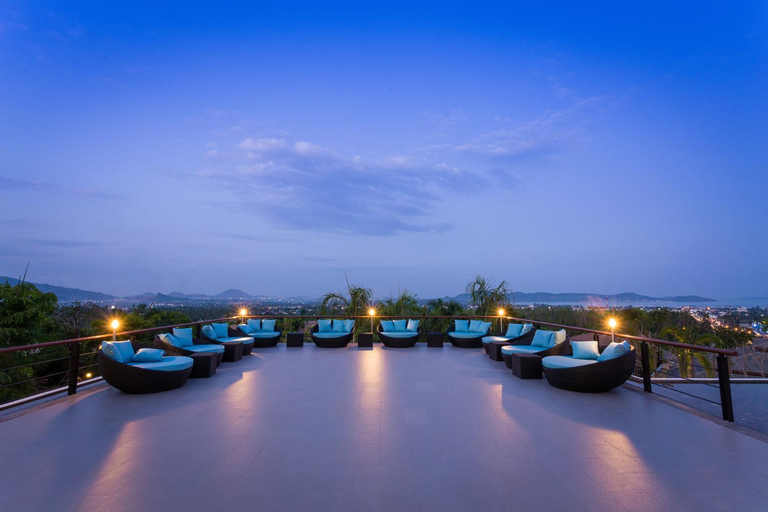 Exterior & Views 17