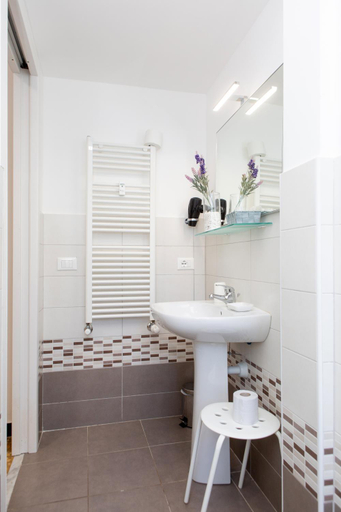 Bathroom 18