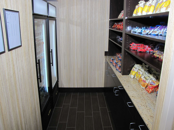 Food & Drinks 5, Hampton Inn & Suites Jamestown, ND, Stutsman
