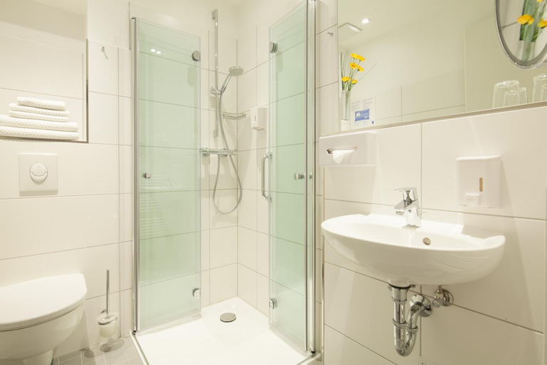 Bathroom 4, Hotel Kastanienhof, Berlin