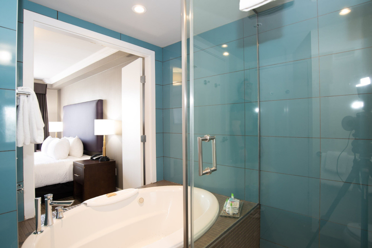 Bathroom 4, Sandman Hotel & Suites Calgary South, Division No. 6