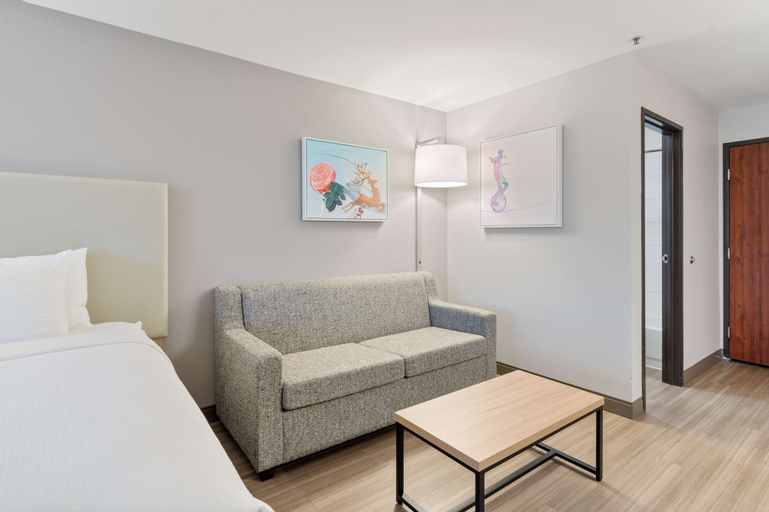 Bedroom 23