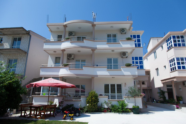 Others 4, Moonlight Apartments
