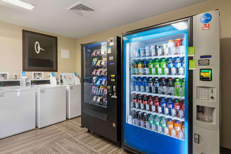 Food & Drinks 5, Extended Stay America Select Suites - St. Louis - Airport - Central, Saint Louis