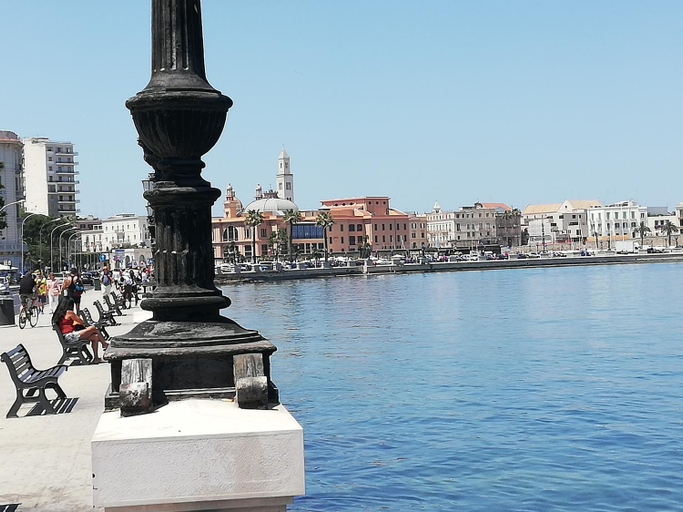 Others 4, De Rossi Holiday, Bari