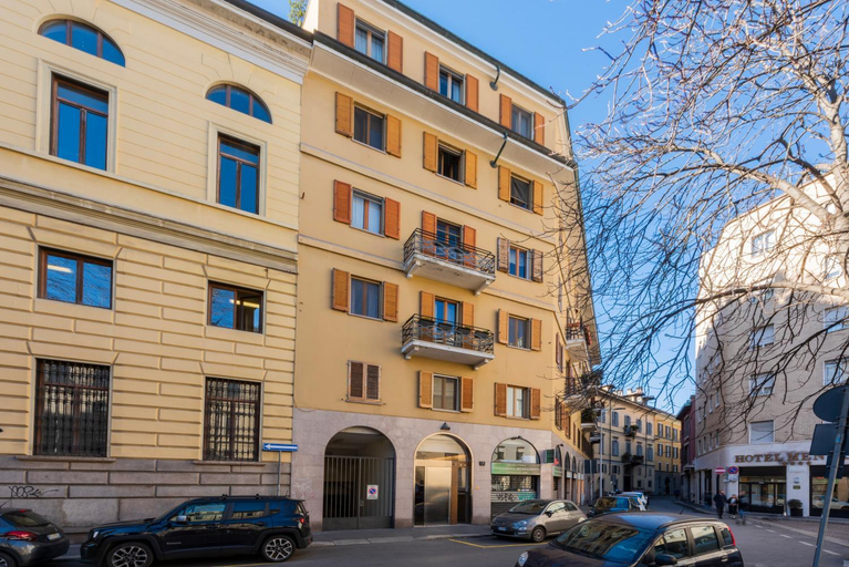 Others 4, Sweett - Mentana, Milano