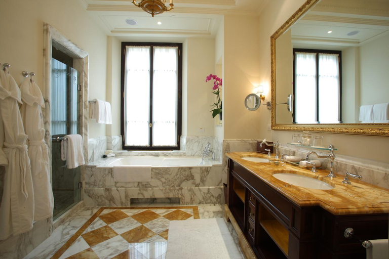 Bathroom 4
