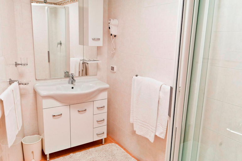 Bathroom 4, Hotel Priscilla, Rome
