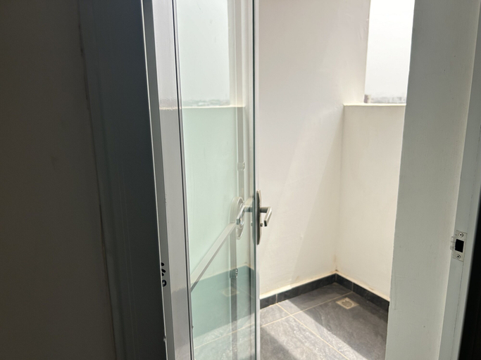 Others 4, Mayama Residences, Tema