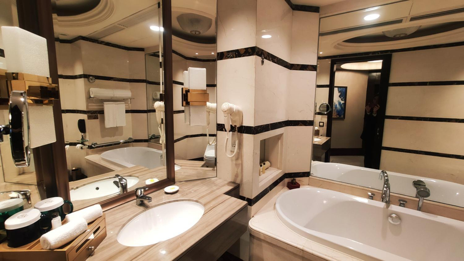 Bathroom 5, Chateau Star River Hotel, Guangzhou