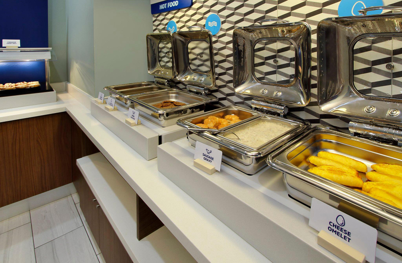 Food & Drinks 5, Holiday Inn Express Strathroy By IHG, Middlesex