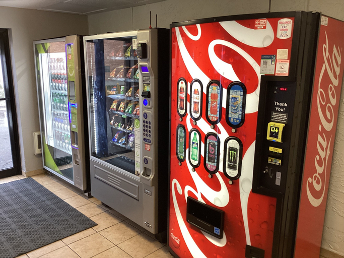Food & Drinks, Motel 6 Bridgeview, IL, Cook