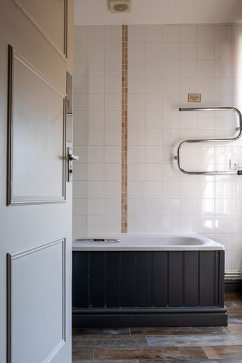 Bathroom 4, White Lion Tenterden, Kent