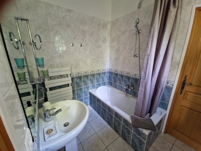 Bathroom 2, la source de bougival, Yvelines