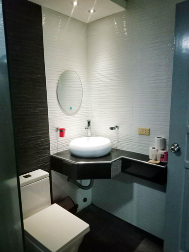 Bathroom 4, Grand Central Hotel, Mabalacat