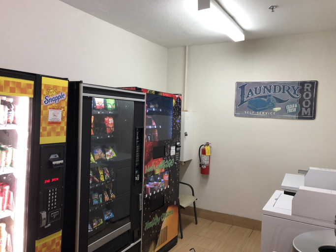 Food & Drinks 5, Suburban Studios Brunswick of I-95, Glynn