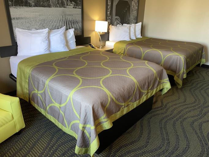 Bedroom 3, Super 8 by Wyndham Kokomo, Howard