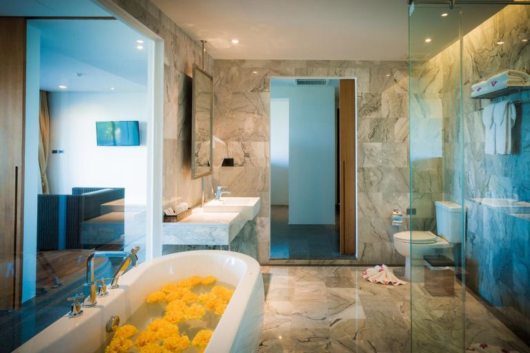Bathroom 7