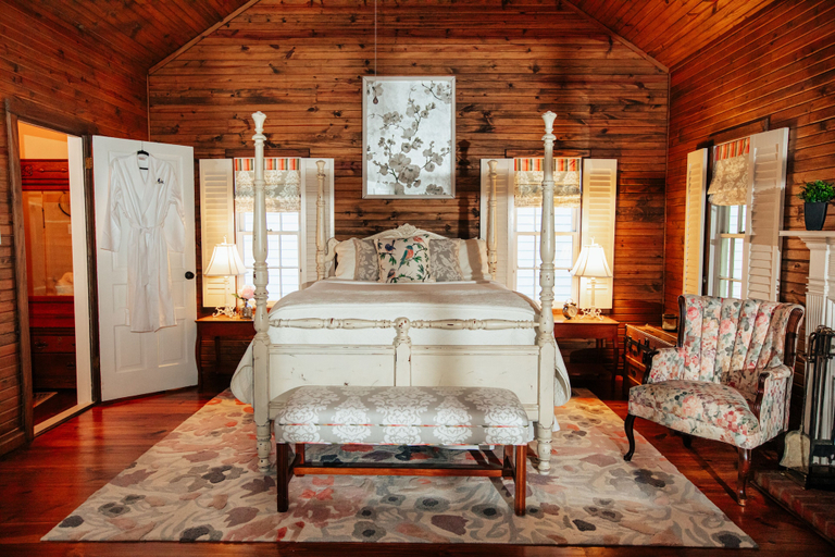 Bedroom 2, The Bird & Butterfly Inn, Jasper