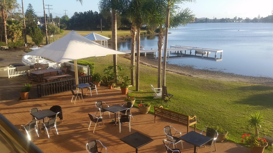 Food & Drinks, Squid's Ink Motel, Lake Macquarie - East