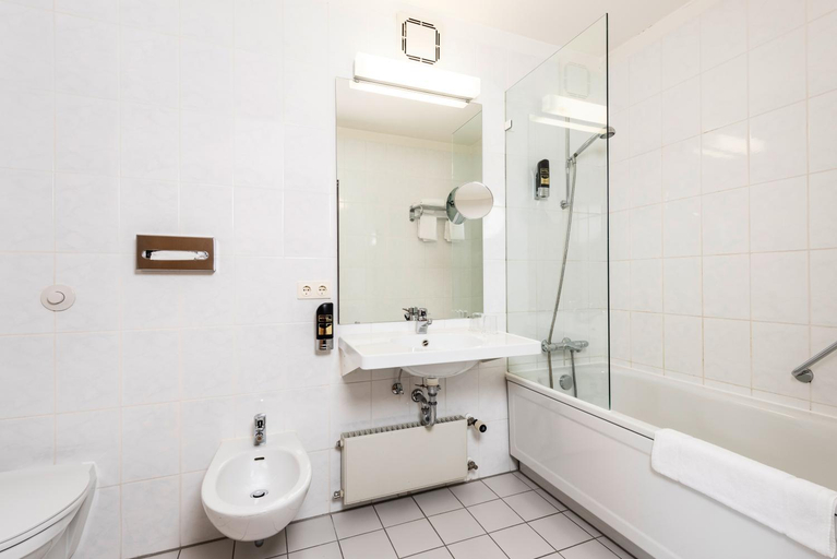Bathroom 4, ARVENA Kongress Hotel - Hotel in der Wagnerstadt, Bayreuth