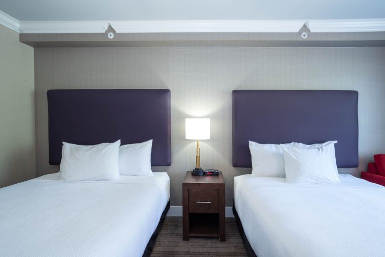 Bedroom 3, Sandman Hotel & Suites Calgary South, Division No. 6