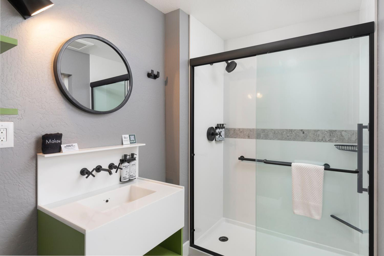 Bathroom 4, Hotel Lumberjack, Tuolumne