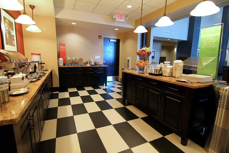 Food & Drinks 4, Hampton Inn & Suites Grand Forks, Grand Forks