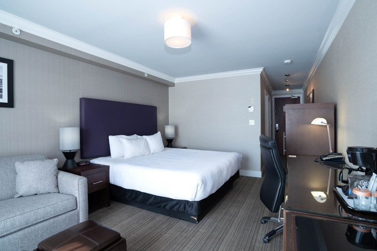 Bedroom 3, Sandman Hotel & Suites Calgary South, Division No. 6
