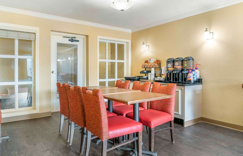 Food & Drinks 5, Auburn Hills Extended Stay Inn, Oakland
