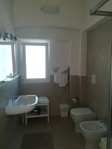 Bathroom 3, Il Covo delle Civette, Salerno