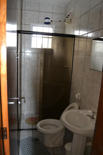 Bathroom, Casas em Condominio proximo da praia com 2 dormitorios, churrasqueira e 3 vagas de garagem, Ubatuba