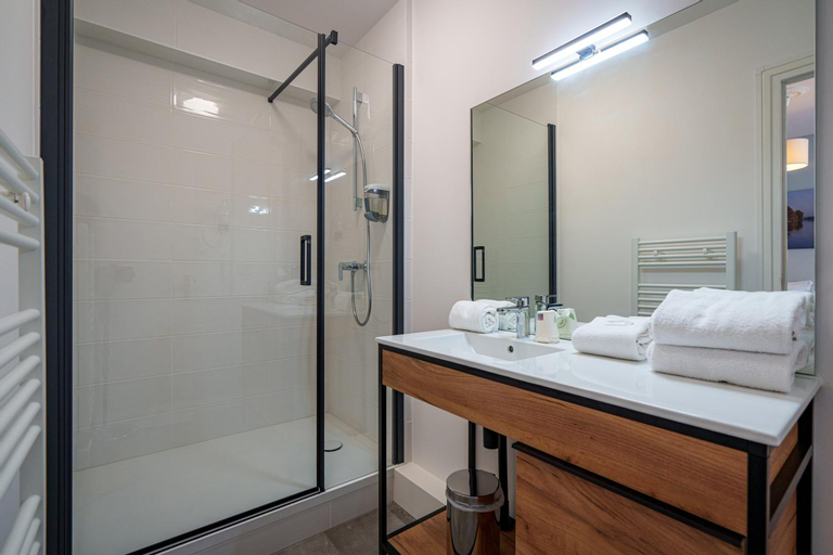 Bathroom 14